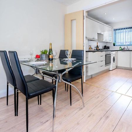 City Centre Townhouse - 3 Bedrooms - Garage - Parking - Top Rated 伯明翰 外观 照片