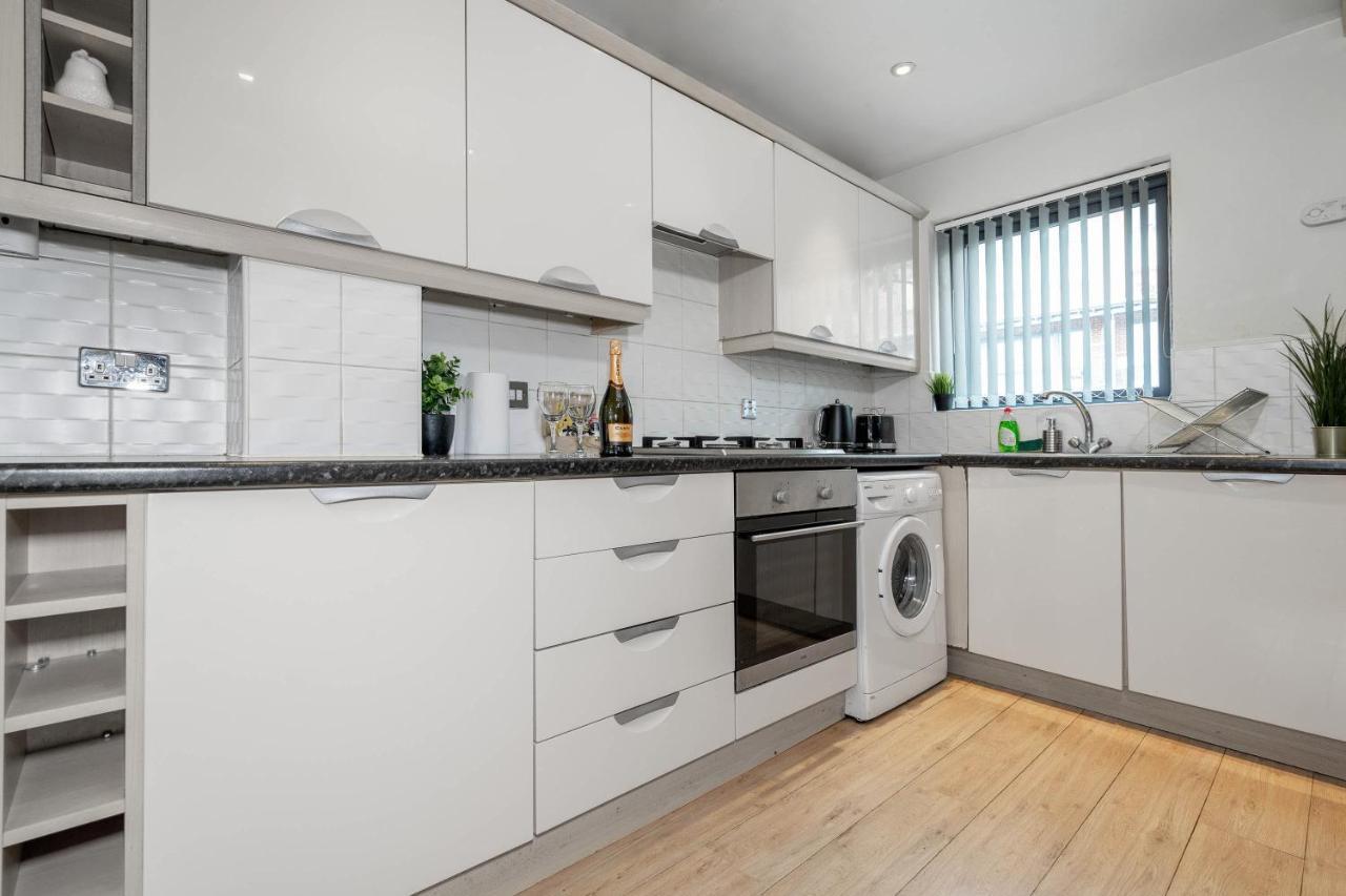 City Centre Townhouse - 3 Bedrooms - Garage - Parking - Top Rated 伯明翰 外观 照片